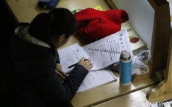 辅导员包住，福利还是负担？