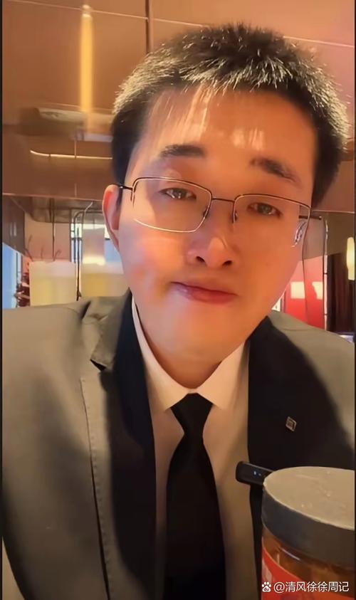 辅导员小张是谁？-图1