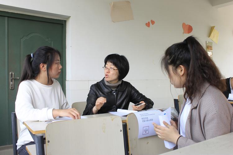 大专辅导员与高中老师，育人方式有何不同？-图2