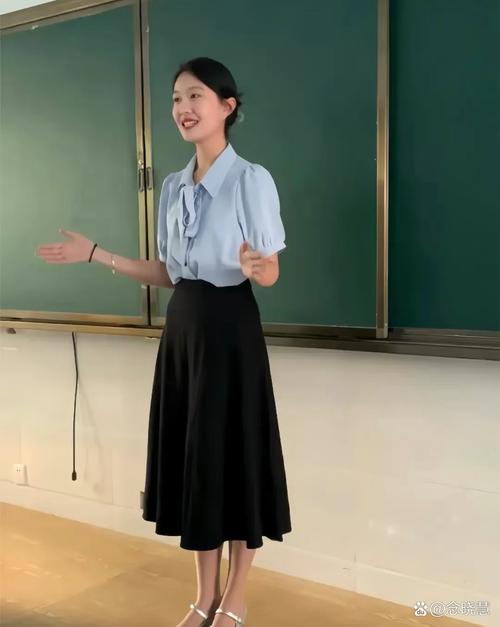 辅导员面试穿什么最合适？-图2