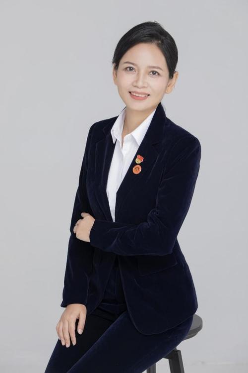 辅导员面试穿什么最合适？-图3