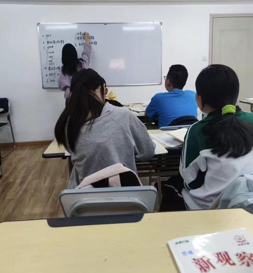 辅导班和一对一，哪种对孩子学习提升更有效？-图2