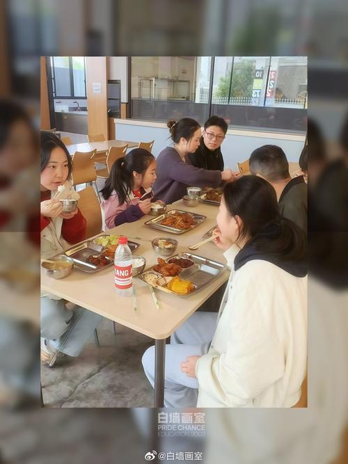 和辅导员吃饭，是谈工作还是另有深意？-图1