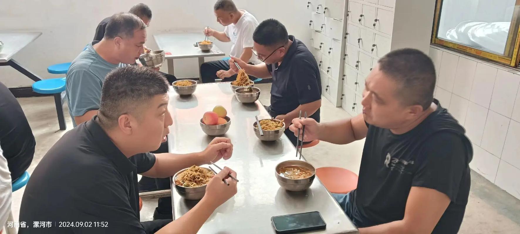 和辅导员吃饭，是谈工作还是另有深意？-图2