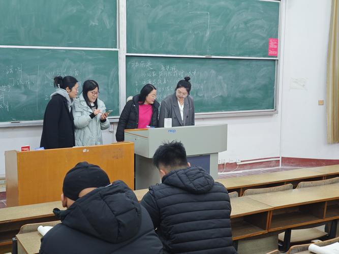 辅导员上课,该讲专业还是讲育人?-图2 辅导员上课,该讲专业还是讲育人?-图2