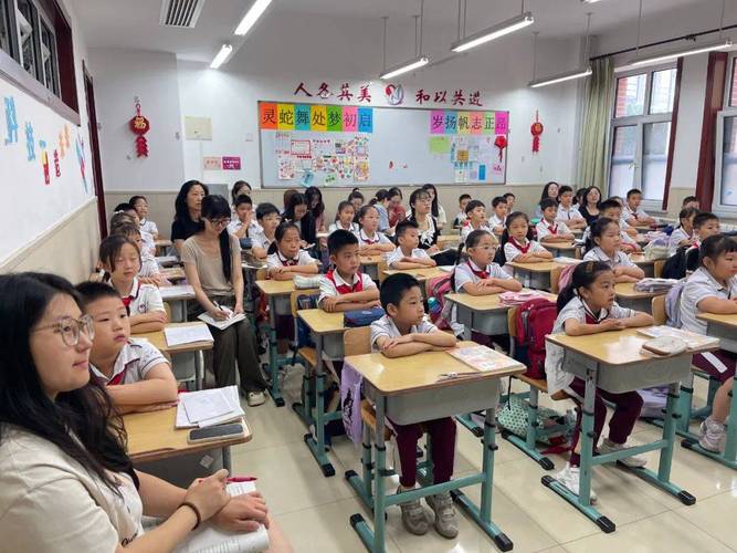 二年级语文辅导如何兼顾趣味性与知识性,让孩子轻松提升阅读与写作能力?-图1 二年级语文辅导如何兼顾趣味性与知识性,让孩子轻松提升阅读与写作能力?-图1