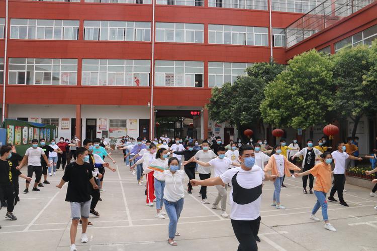 漯河辅导学校为何能成区域标杆?课程设置与师资力量有何独到之处?-图3 漯河辅导学校为何能成区域标杆?课程设置与师资力量有何独到之处?-图3