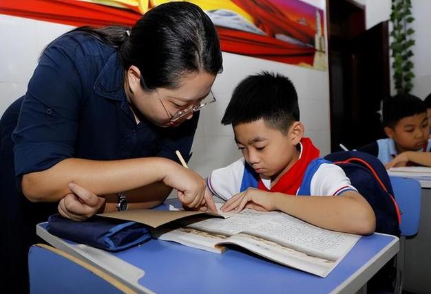 专职辅导员与班主任有何职责区别？-图2