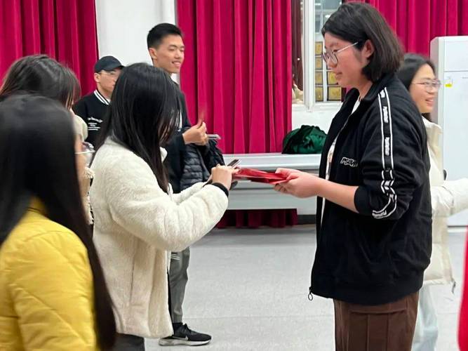 给辅导员发红包合适吗?-图3 给辅导员发红包合适吗?-图3