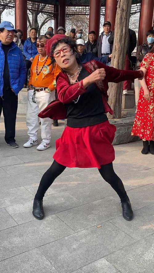 广场舞大妈议论文-图1