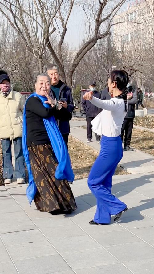 广场舞大妈议论文-图2