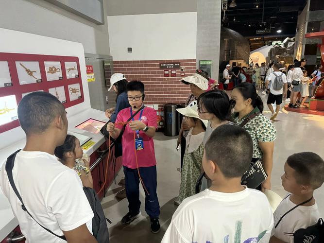 科技馆辅导员如何点燃孩子的科学梦想？-图1
