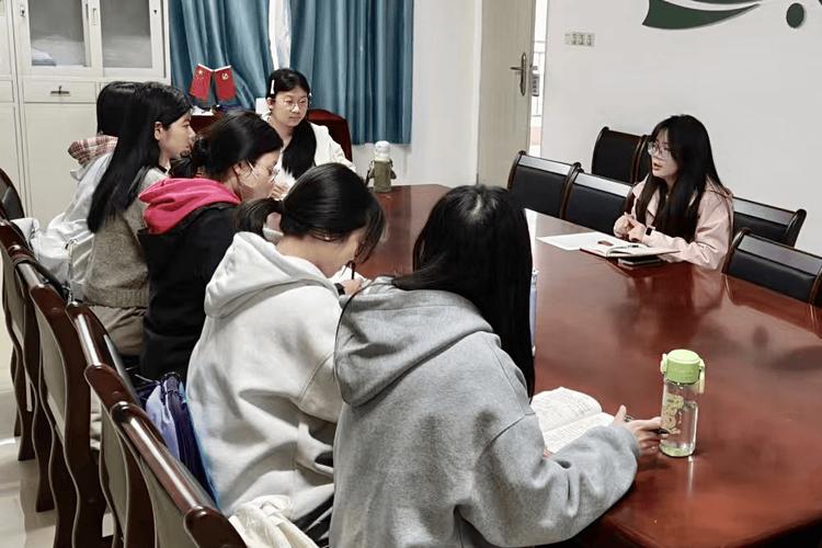 辅导员与讲师，职责如何区分？-图1